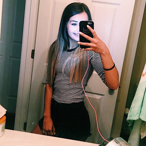 crop top - Picture 3 of 3